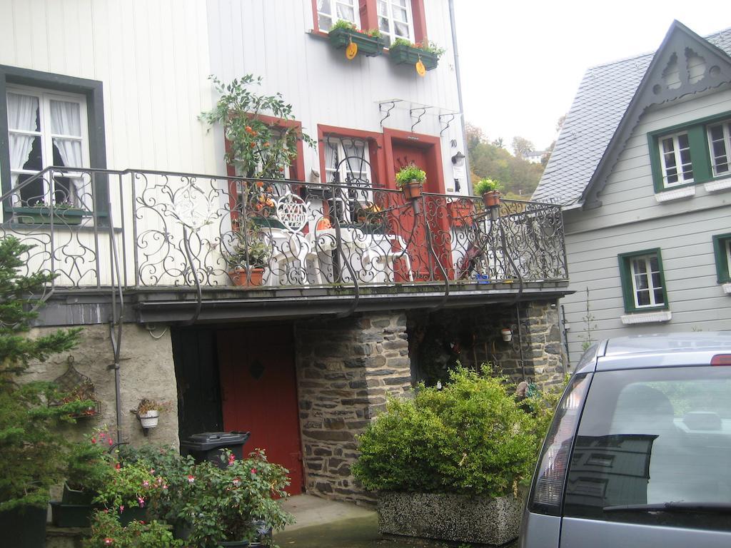 Gaestehaus Luise Acomodação com café da manhã Monschau Exterior foto